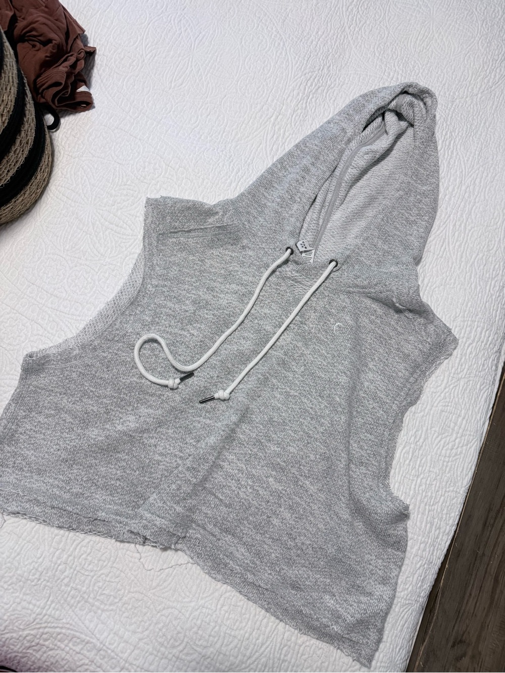 Sleeveless Hooded Pullover Top in Light Gray